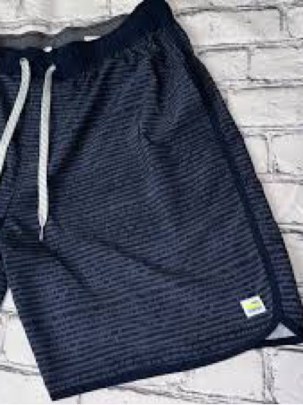 Vuori Banks Athletic Shorts med grey/navyish-black
